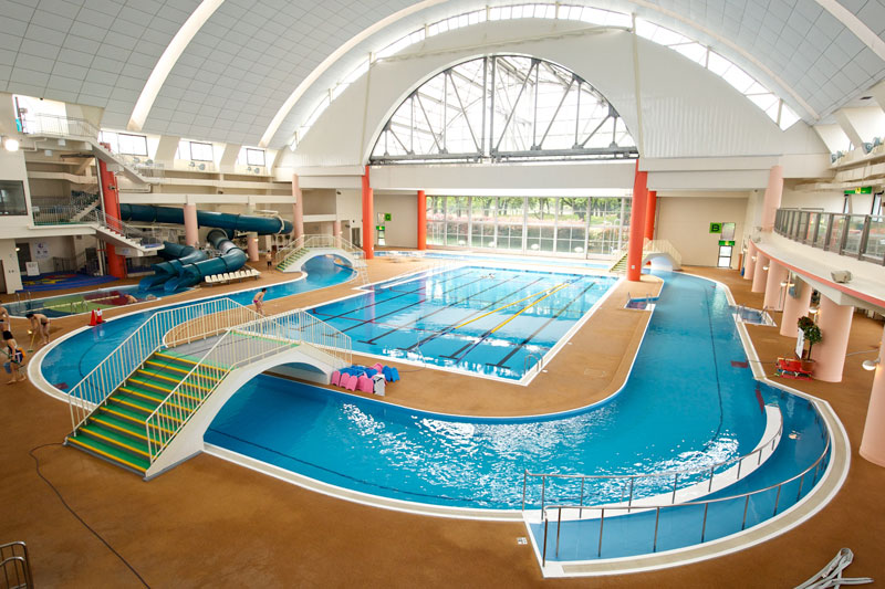 引地台温水プールの屋内プール