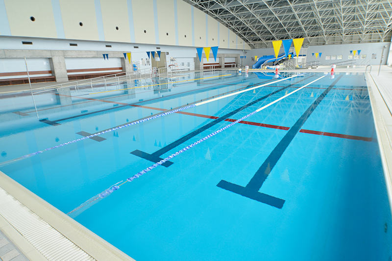 横浜市金沢プールの屋内温水プール