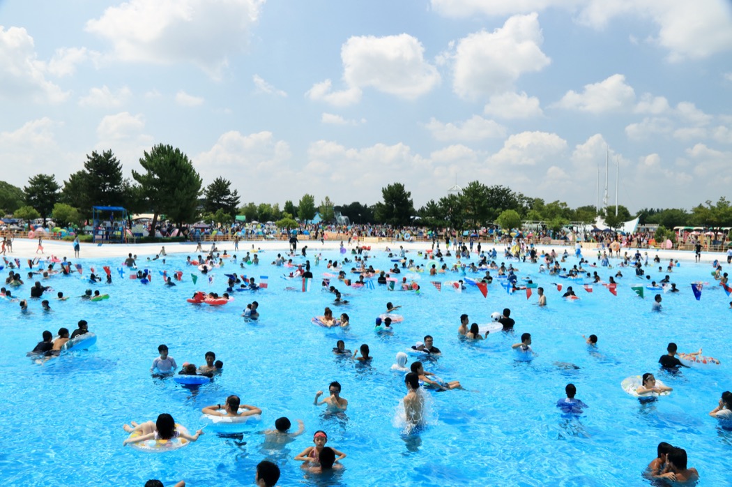 川越水上公園の波のプール