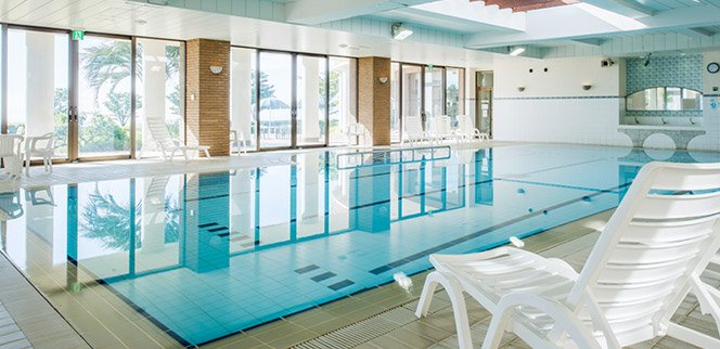 屋内温水プール
