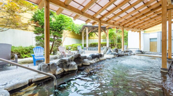 はだの・湯河原温泉 万葉の湯の露天風呂