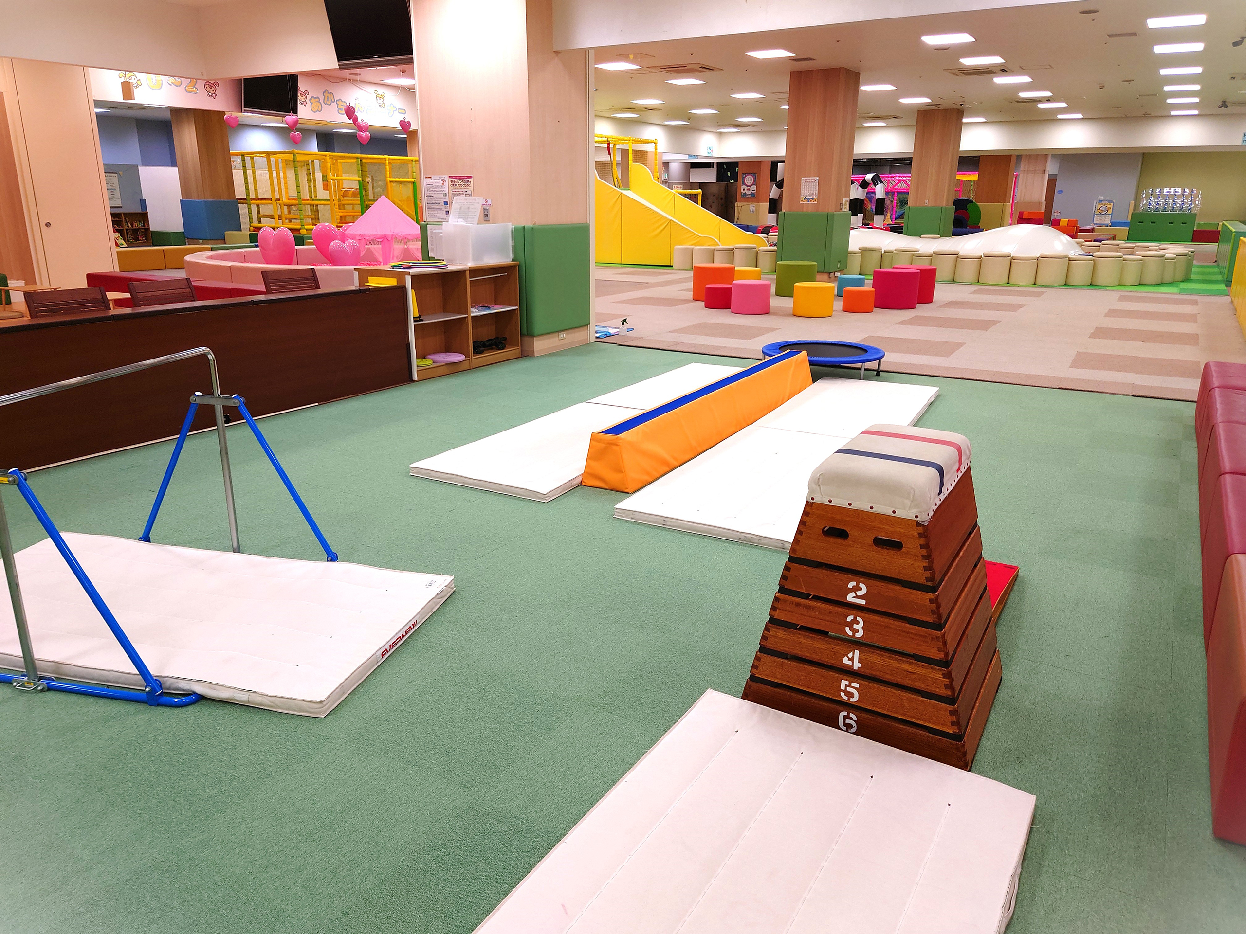 ハピピランド港北ルララの館内(体操エリア)