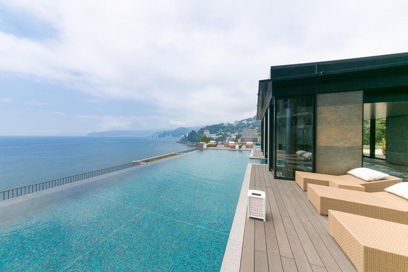 ホテルハーヴェスト熱海伊豆山の屋外プール