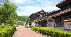 明治村の入場料・料金2026｜前売りは大人300円安い・SLと京都市電の一日券と子連れの回り方