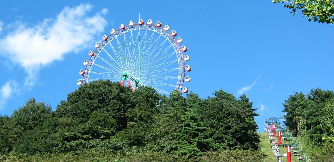 さがみ湖MORI MORIの観覧車とリフト