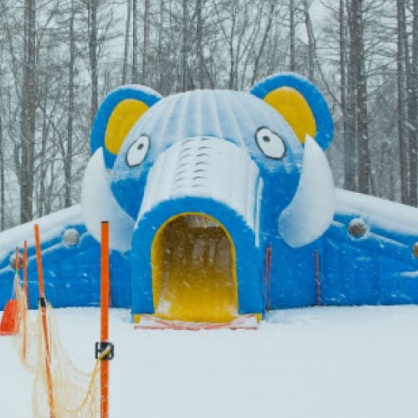キッズパークのゾウの形のエアドーム