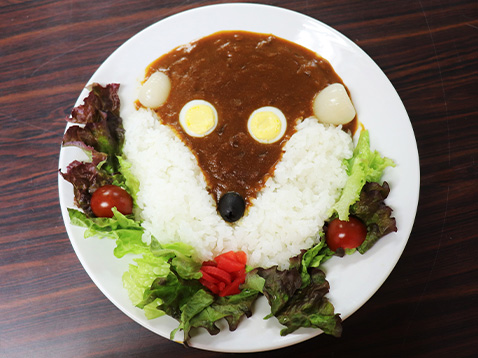 動物の顔をかたどったカレー