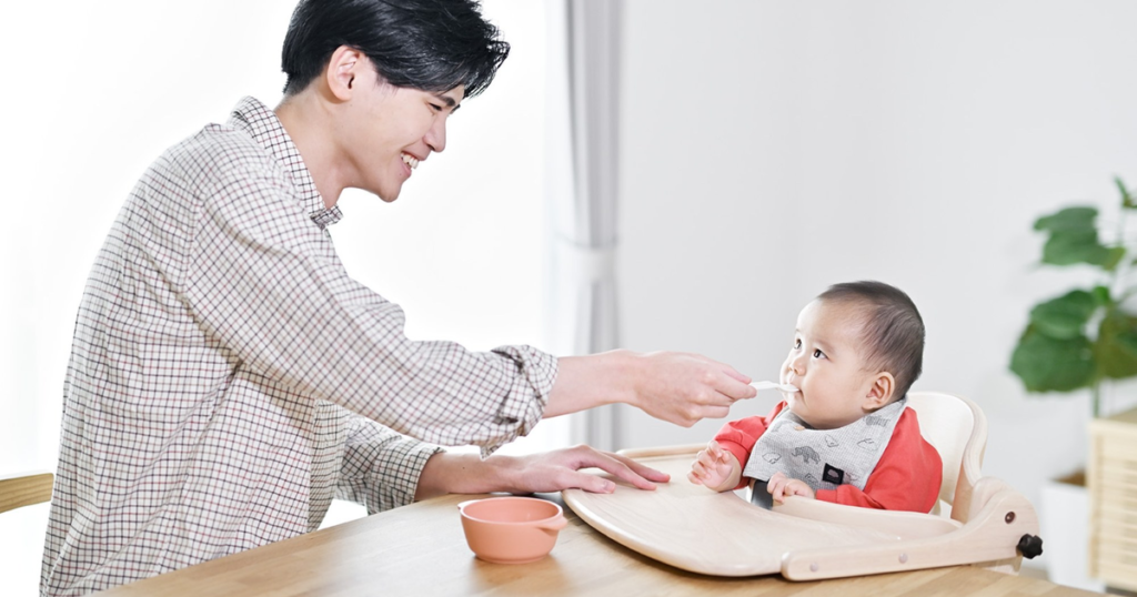 ベビーチェアはいつからいつまで?いらない?ハイチェアとローチェアどっちがいいかと楽天で買える4脚