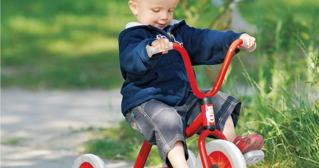 三輪車は何歳から何歳まで?いらない?かじとり付きの選び方とクリスマスに贈る4台