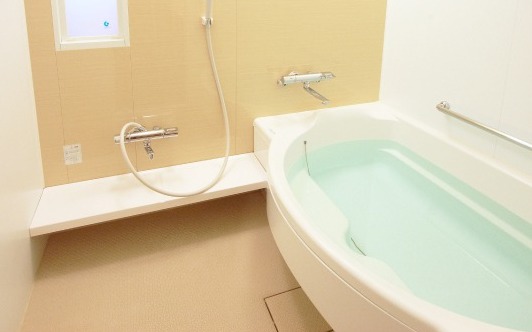 洗い場つきの客室のバスルーム