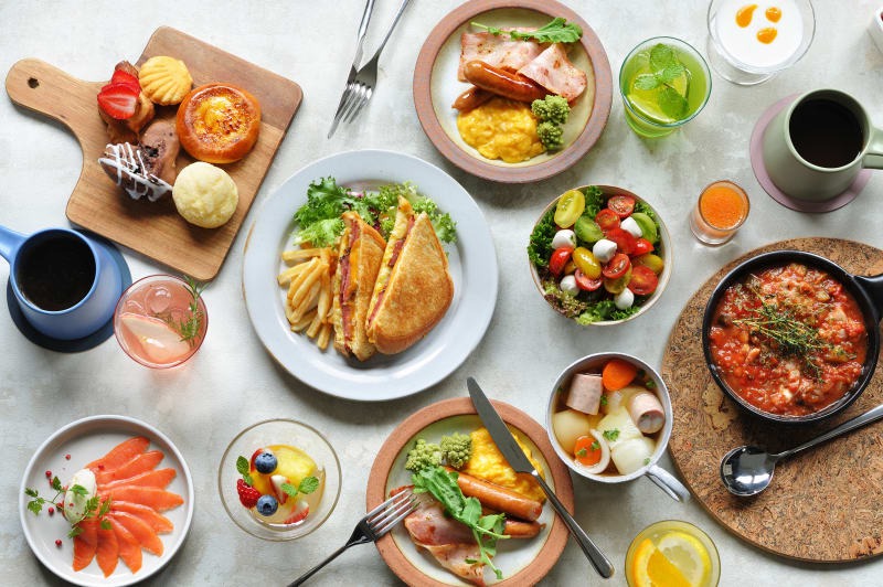 朝食ビュッフェの料理の一例