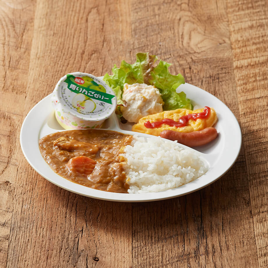 カレーとオムレツ・ソーセージのキッズプレート