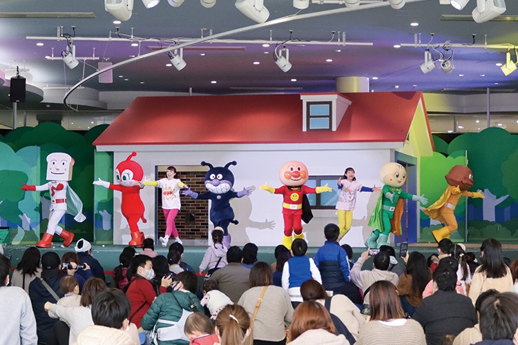 メインステージのショーと客席