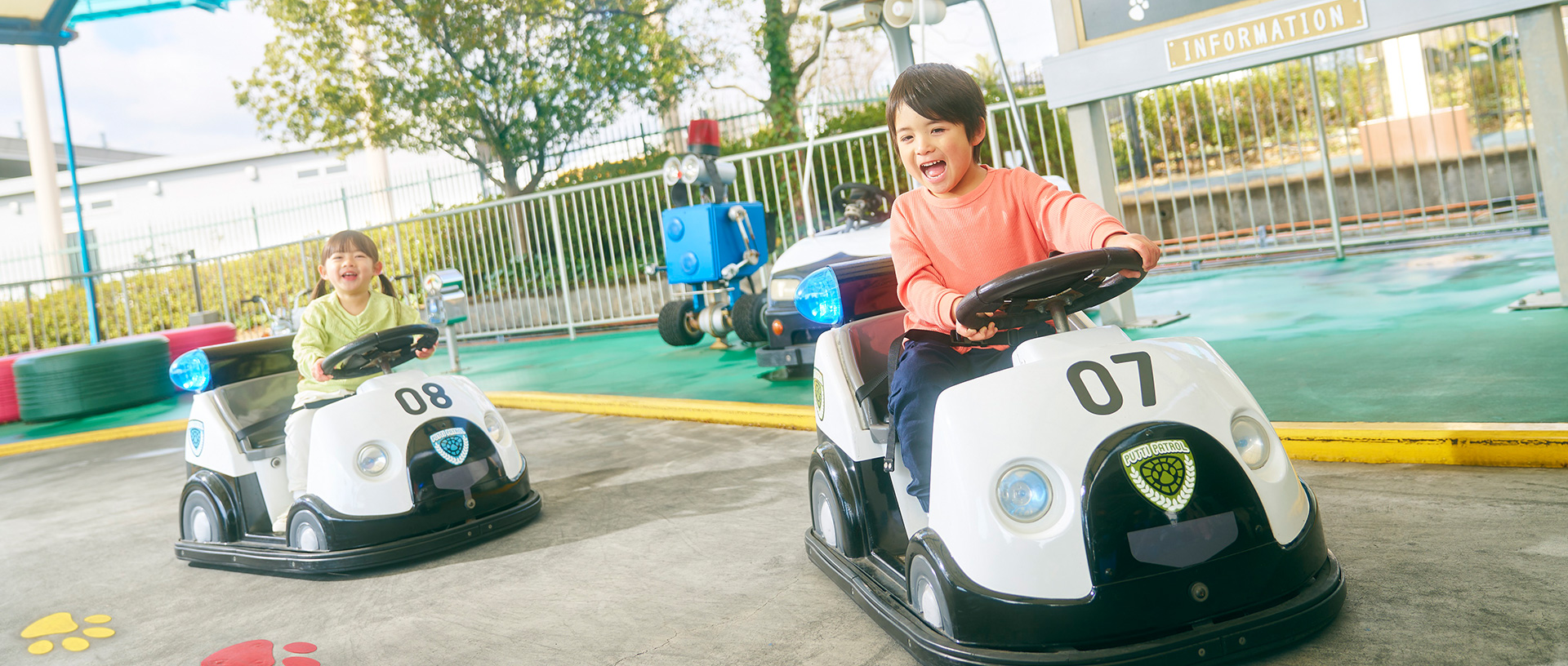 プッチパトロールを1人で運転する子ども