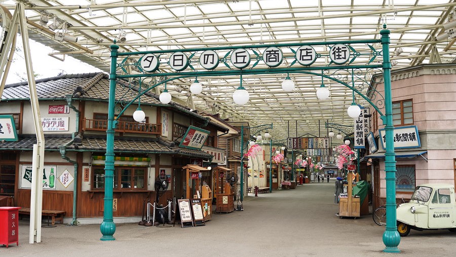 夕日の丘商店街の入口のアーチ